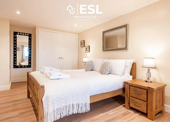 Modern, Sea Themed Ground Floor Flat Near Beach