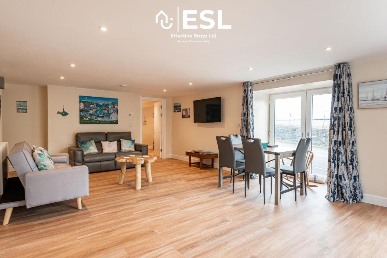 Apartment Modern, Sea Themed Ground Floor Flat Near